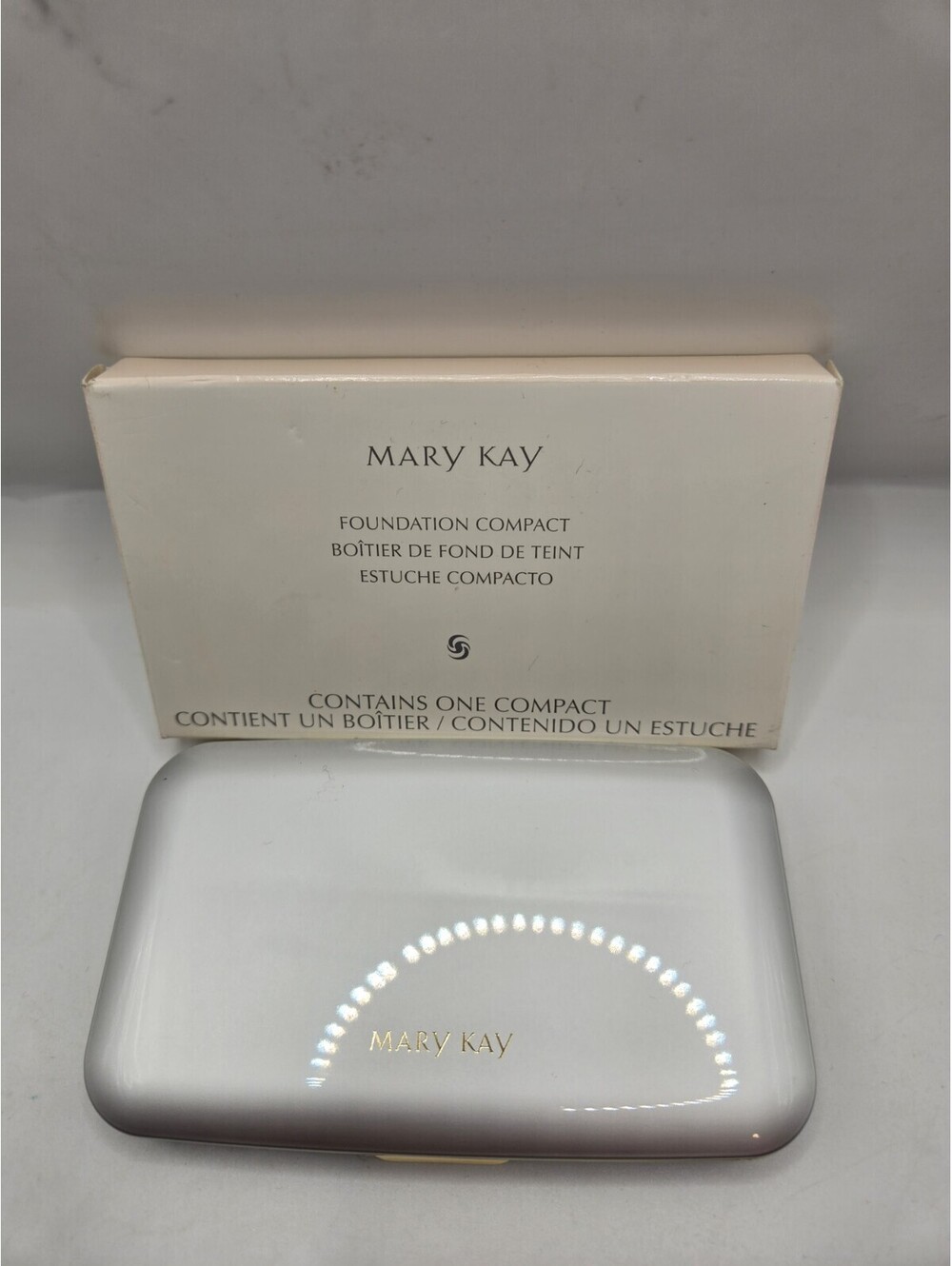 Mary Kay Foundation Compact with Mirror Refillable 869100
